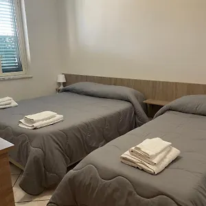 Airport Tourist's House קטאניה